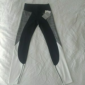 Athleta High Rise Jacquard Flow Chat Tight